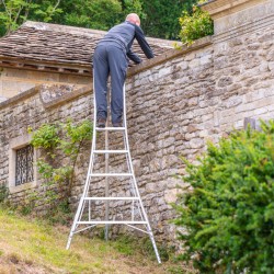 Henchman 6ft Professional Three Adjustable Leg Platform Tripod Ladder