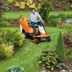 STIHL RT 4082 -  Compact and manoeuvrable ride-on mower for lawns up to 4000m²